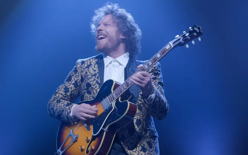 Ce que disent les guitares de scène de vos artistes préférés sur leur personnalité