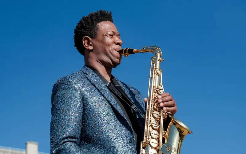 Charlie Parker : 10 albums incontournables pour vibrer au rythme du saxophoniste légendaire