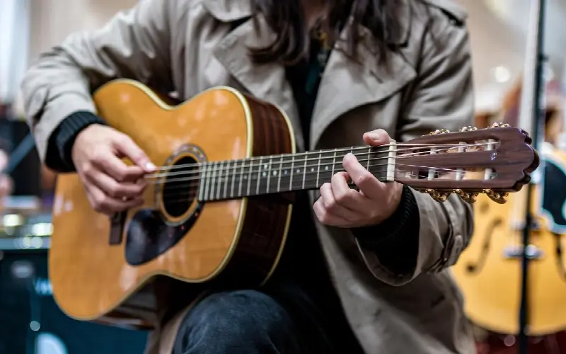 Faut-il vraiment dépenser des milliers pour une guitare ? La vérité enfin révélée