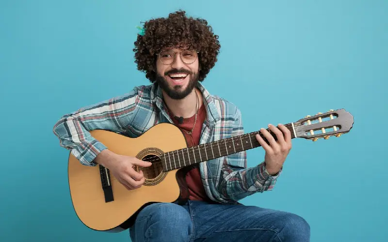 J’ai suivi un tuto YouTube pendant 30 jours : voici comment j’ai progressé à la guitare