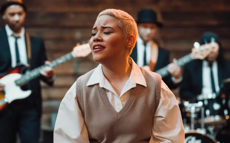 Nan je n’ai rien oublié" : l’incroyable pouvoir des chansons sur notre mémoire