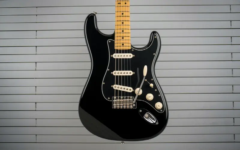 Pourquoi tous les ados voulaient une Fender noire en 2002 (merci Avril ?)