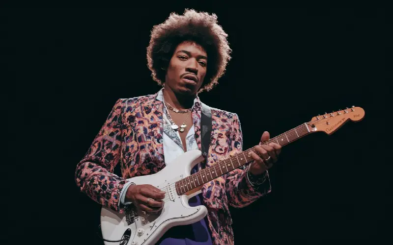 Zéro solfège, zéro expérience : ces 5 morceaux de guitare te font passer pour Jimi Hendrix