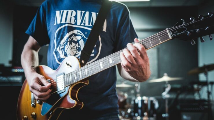 Les 5 riffs de Nirvana que tout guitariste DOIT savoir jouer